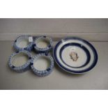 FOUR BLUE AND WHITE ASHTRAYS TOGETHER WITH A ARMORIAL PAINTED PORCELAIN BOWL (5)