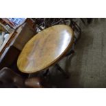 VICTORIAN BURR WALNUT VENEERED OVAL LOO TABLE ON FOUR SWEPT LEGS, TOP 135CM WIDE (A/F)