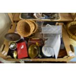 BOX OF MIXED HOUSE CLEARANCE SUNDRIES