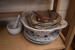 VARIOUS MIXED DECORATED BOWLS AND PLATES TO INCLUDE JOHNSON BROS