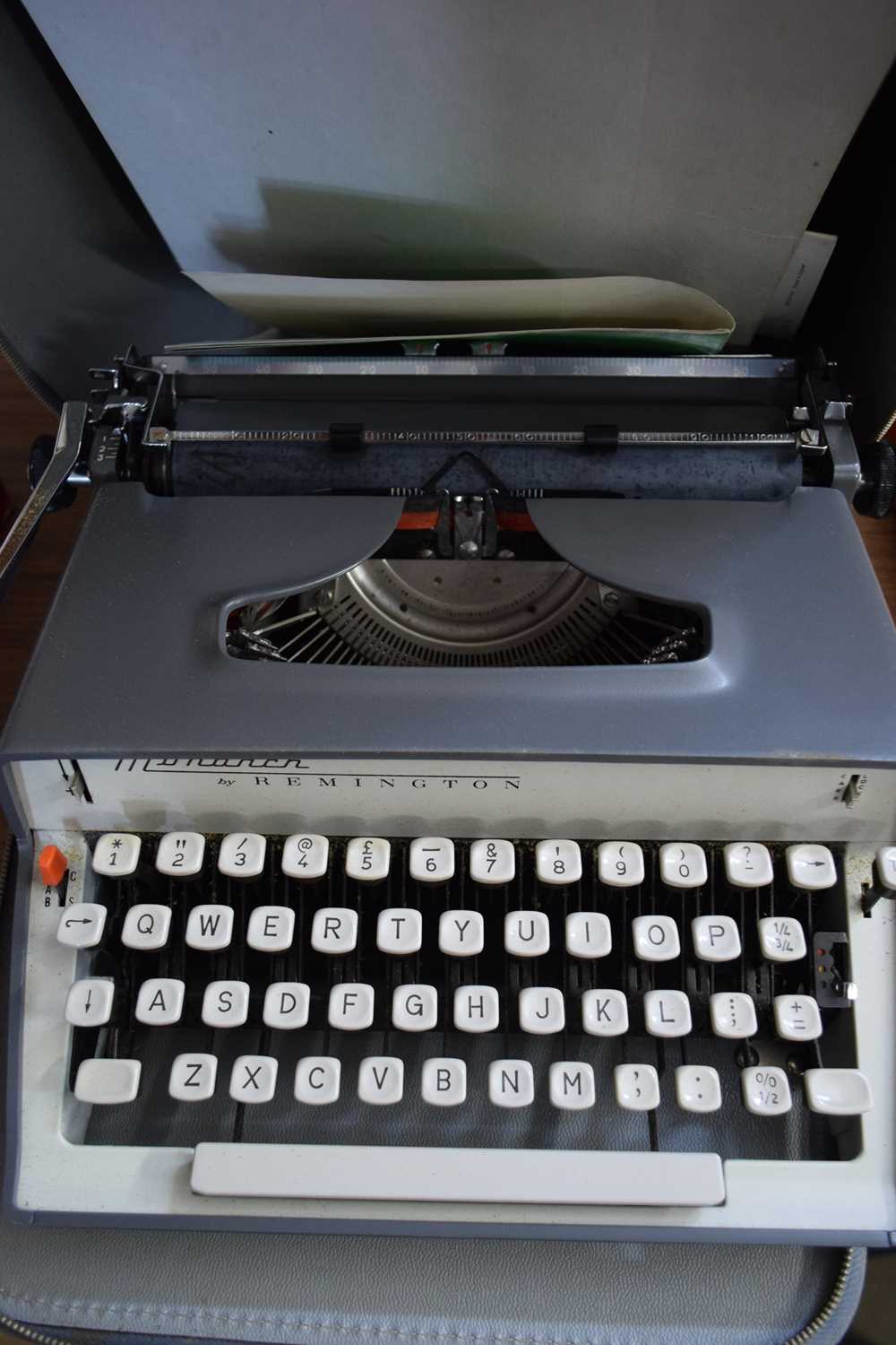 VINTAGE MONARCH TYPEWRITER