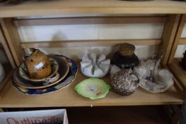 VARIOUS MIXED CERAMICS TO INCLUDE BESWICK LEAF FORMED DISH, VARIOUS DECORATED BOWLS AND OTHER ITEMS