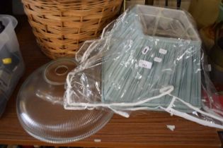 RIBBED CLEAR GLASS LIGHT SHADE AND TWO FABRIC LIGHT SHADES (3)
