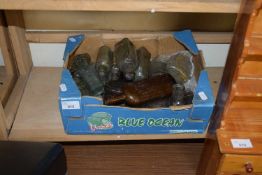 BOX CONTAINING QUANTITY OF VINTAGE GLASS BOTTLES