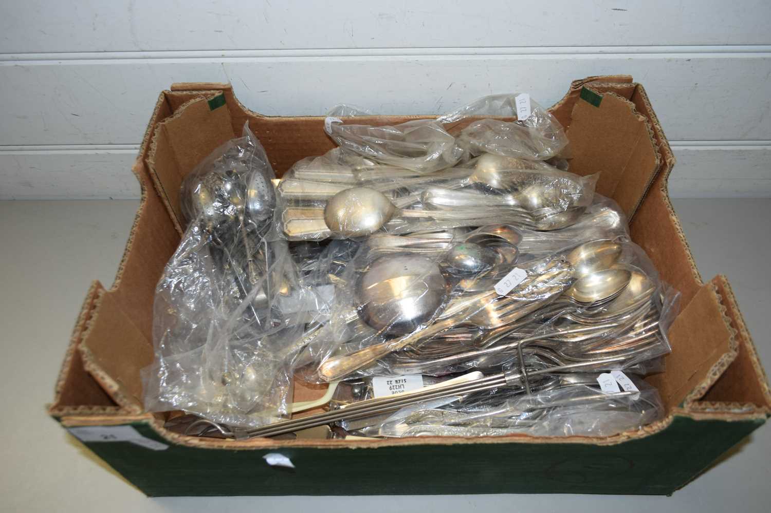 BOX CONTAINING PLATED CUTLERY