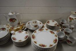 QUANTITY OF ROYAL ALBERT 'OLD COUNTRY ROSES' DINNER PLATES AND OTHER ITEMS INCLUDING A VASE ETC