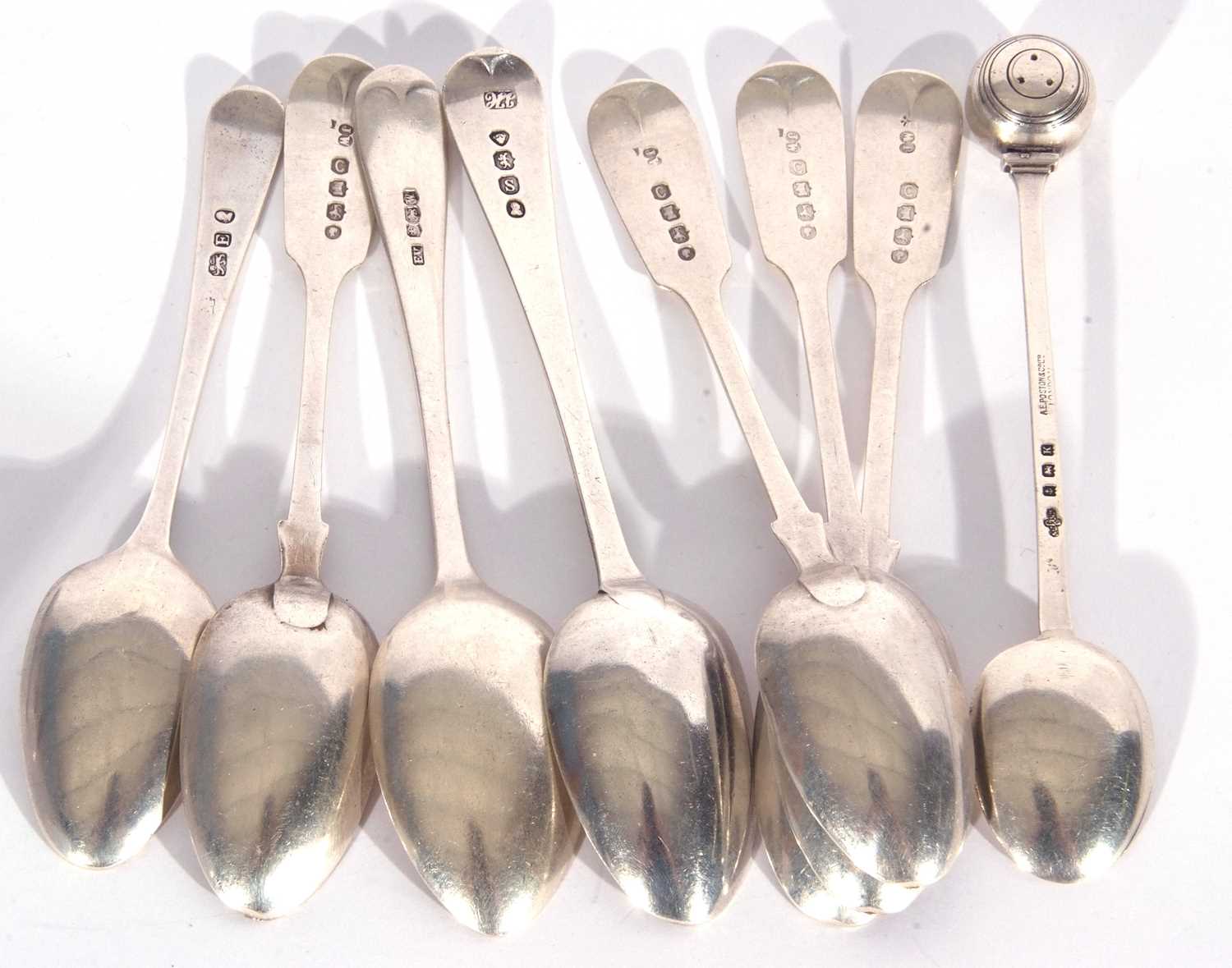 Set of four Victorian provincial tea spoons in Fiddle pattern, Exeter 1859 by Joshua Williams & - Image 4 of 4
