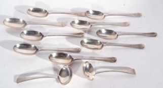 Mixed Lot: heavy set of nine George V table spoons in Hanoverian rat-tail pattern, London 1910 by