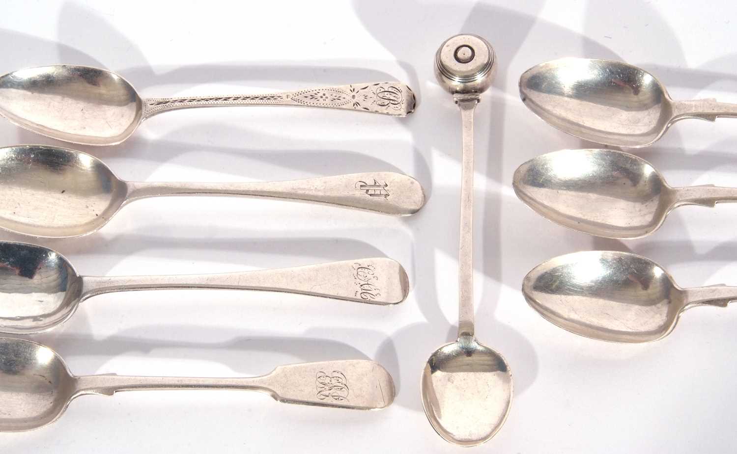 Set of four Victorian provincial tea spoons in Fiddle pattern, Exeter 1859 by Joshua Williams & - Image 2 of 4