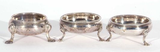 Pair of George III circular three-footed salts with lightly gadrooned rims, 6cm diam, London 1778,