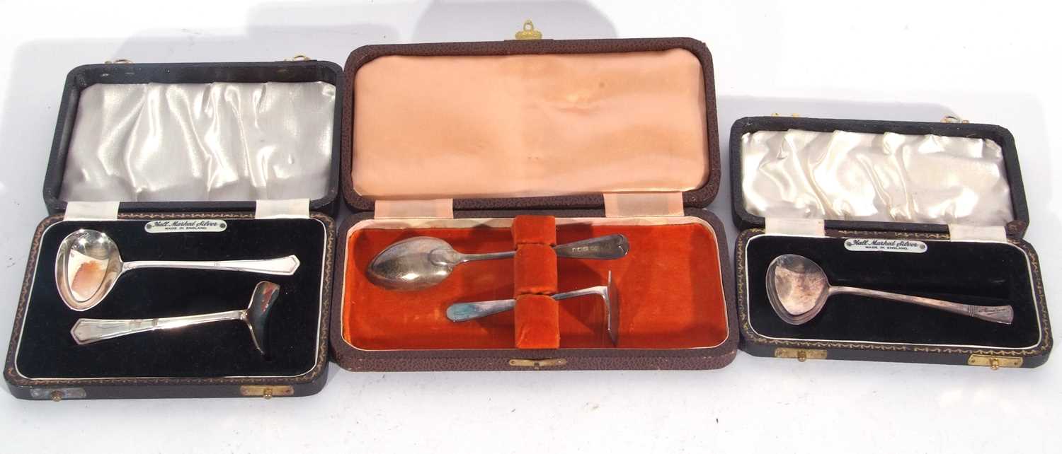 A child's cased feeding spoon and food pusher in Art Deco taste, Sheffield 1939, cased child's