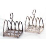 Pair of Edwardian small toast racks of five lancet bars to a shaped rectangular base, hooped