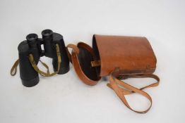 Canadian military binoculars marked 'REL Canada 1944' 7x50 magnification, in leather case