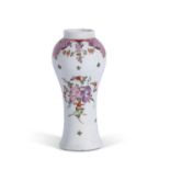 A Lowestoft porcelain Chinese export type vase with polychrome decoration in Curtis style12cm