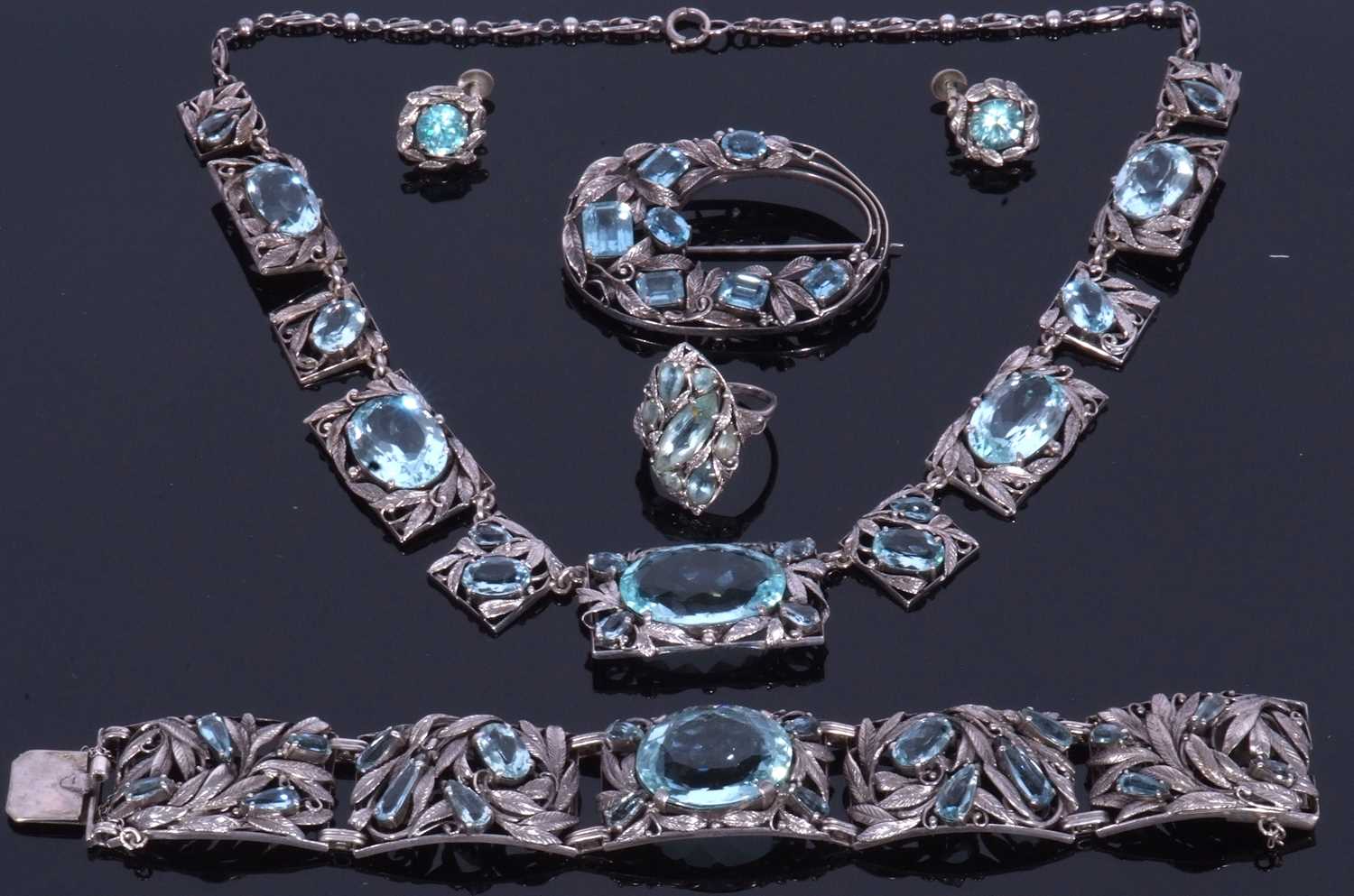 Attributed to Sybil Dunlop, Arts & Crafts demi-parure to include necklace, an alternate - Image 21 of 29