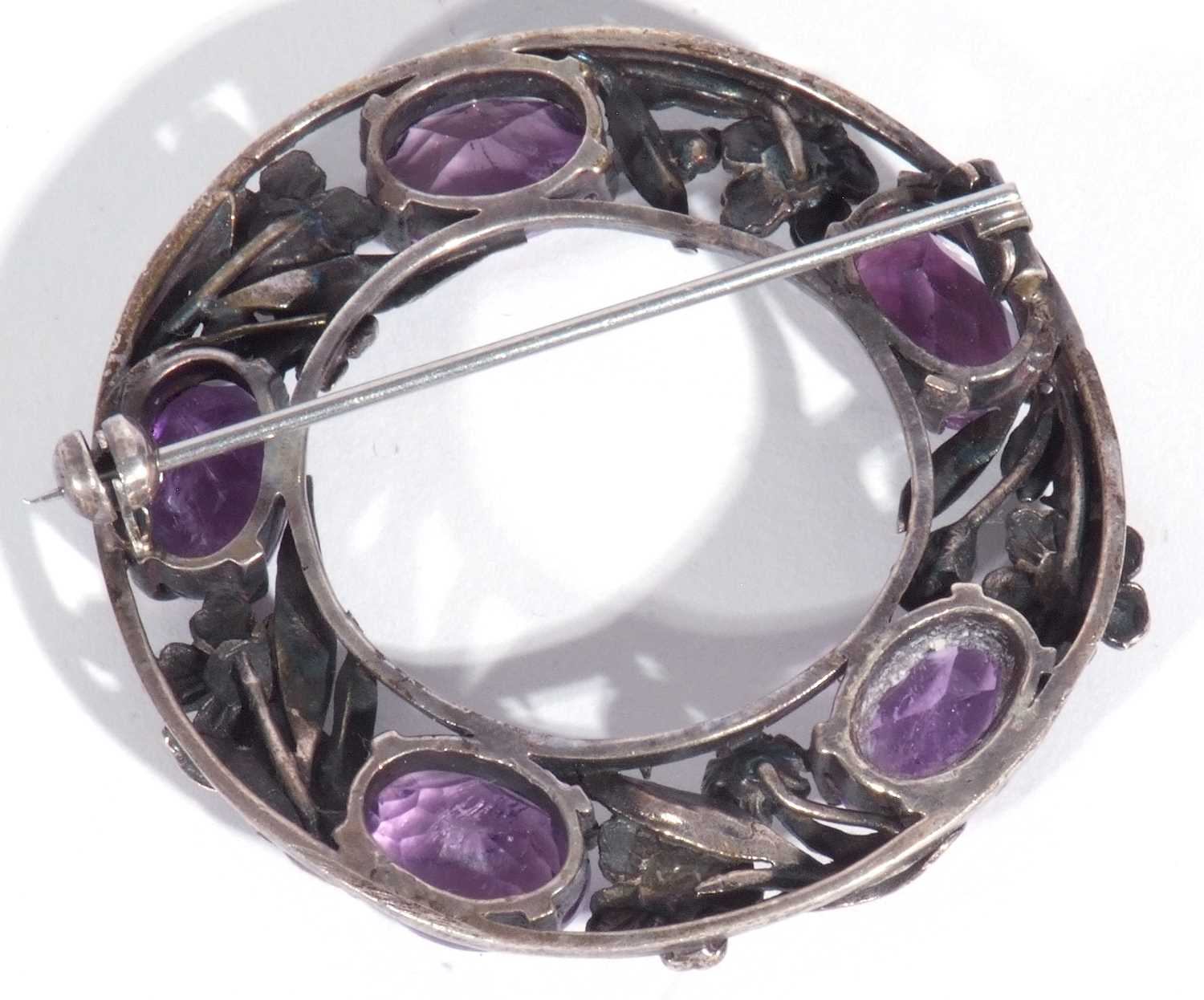 Attributed to Sybil Dunlop, Arts & Crafts garland brooch, the open work design with 5 oval faceted - Image 3 of 3