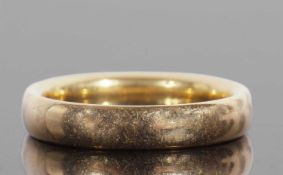 22ct gold wedding ring, London 1927, maker's mark/sponsor's mark W.W Ltd, size N, 7.9gms