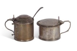 Goerge III drum mustard of plain design with spreading gadrooned rim, plain hinged lid, strap work