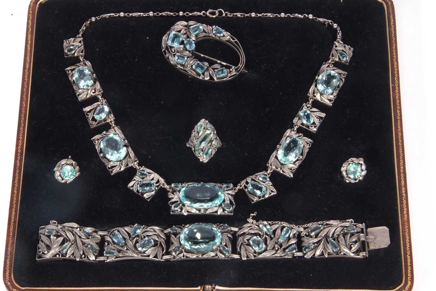 Attributed to Sybil Dunlop, Arts & Crafts demi-parure to include necklace, an alternate - Image 17 of 29
