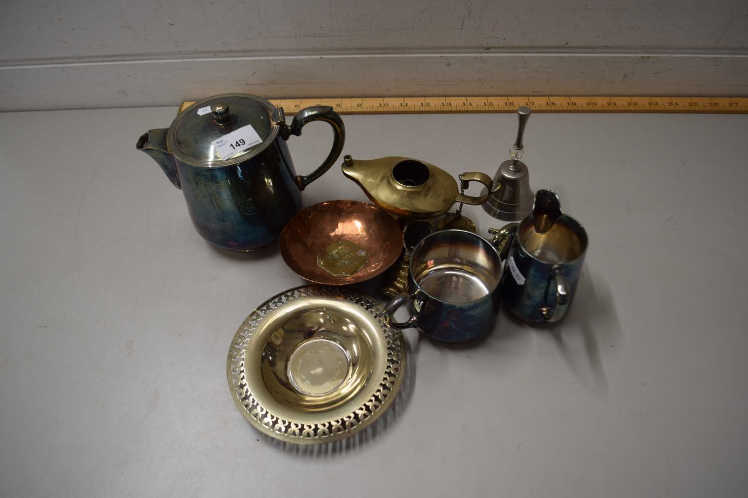 MIXED WARES TO INCLUDE SILVER PLATED TEA SET, BRASS ALADDIN'S LAMP AND OTHER ITEMS