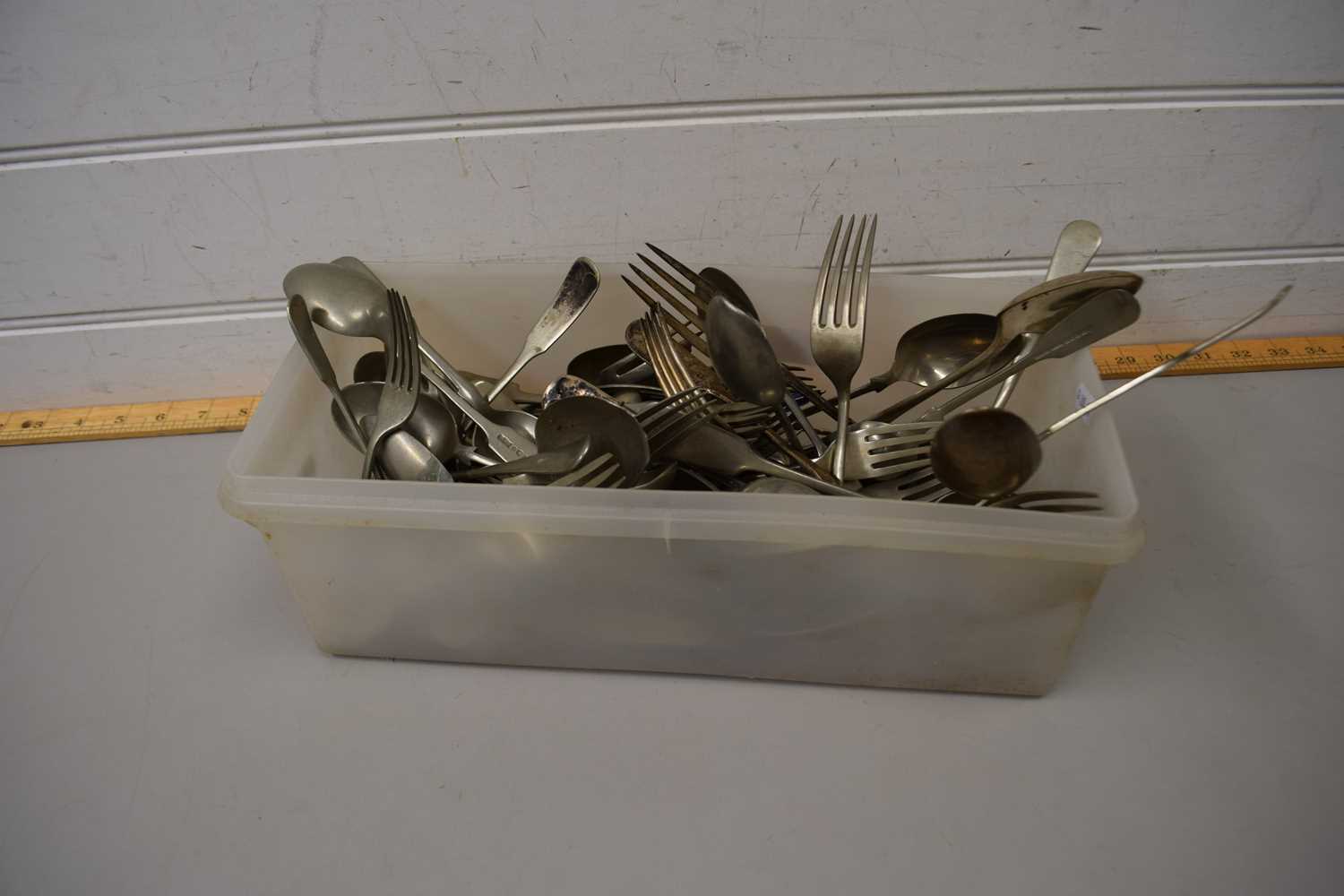 LARGE BOX OF MIXED CUTLERY