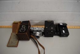 VINTAGE CAMERAS TO INCLUDE BROWNIE JUNIOR, RETINETTE AND OTHERS