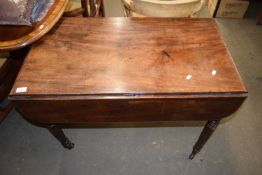 VICTORIAN MAHOGANY DROP LEAF PEMBROKE TABLE, 91CM WIDE