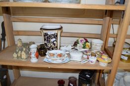 MIXED LOT VARIOUS ASSORTED CERAMICS TO INCLUDE PORCELAIN FLOWERS VARIOUS TRINKET BOXES DAVID