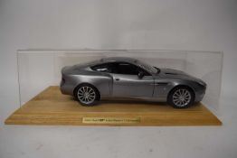 Model James Bond Aston Martin V12 in Perspex case