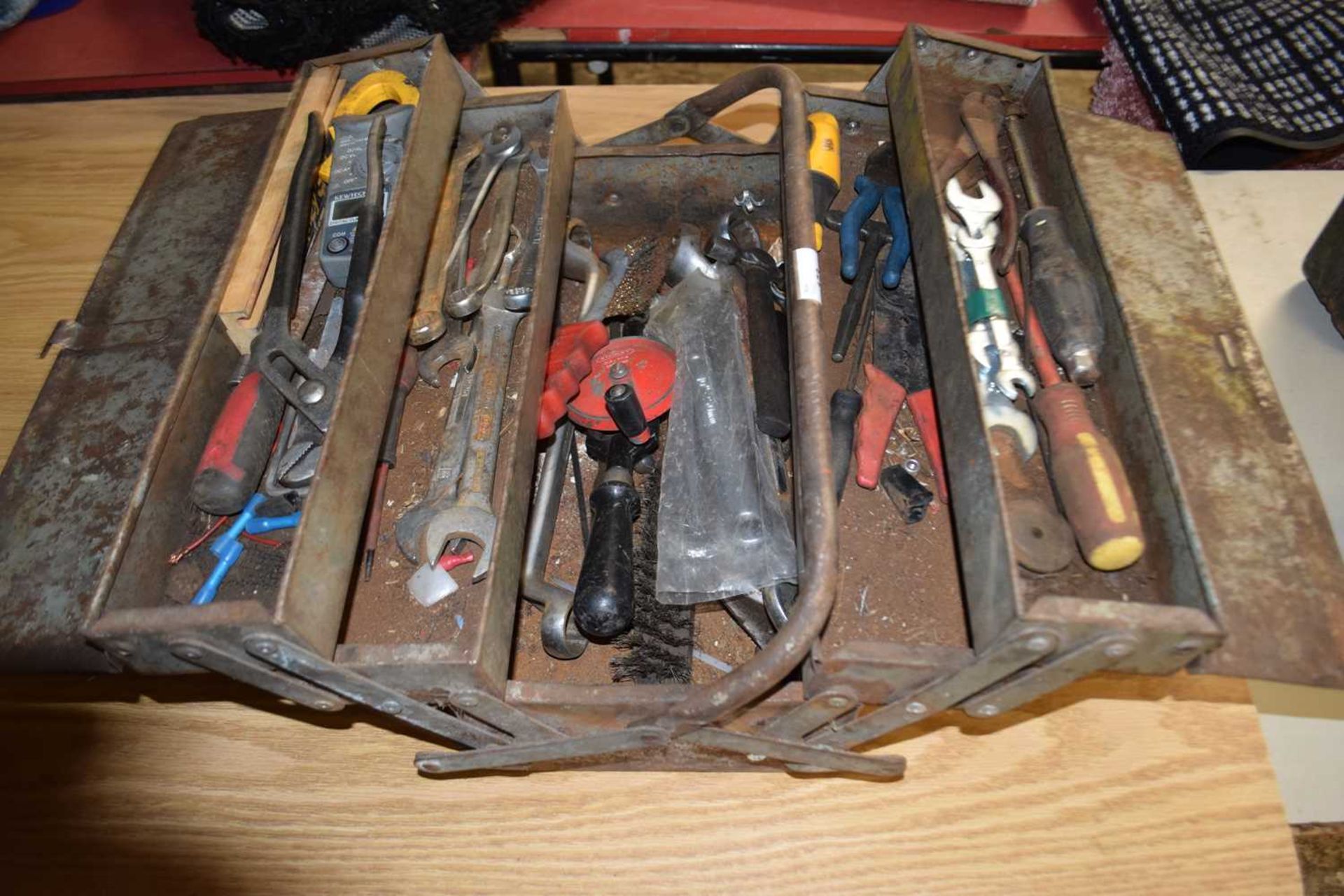 Cantilever tool box and mixed contents - Image 2 of 2
