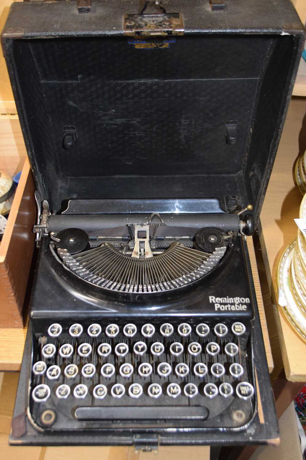 VINTAGE REMINGTON PORTABLE TYPEWRITER