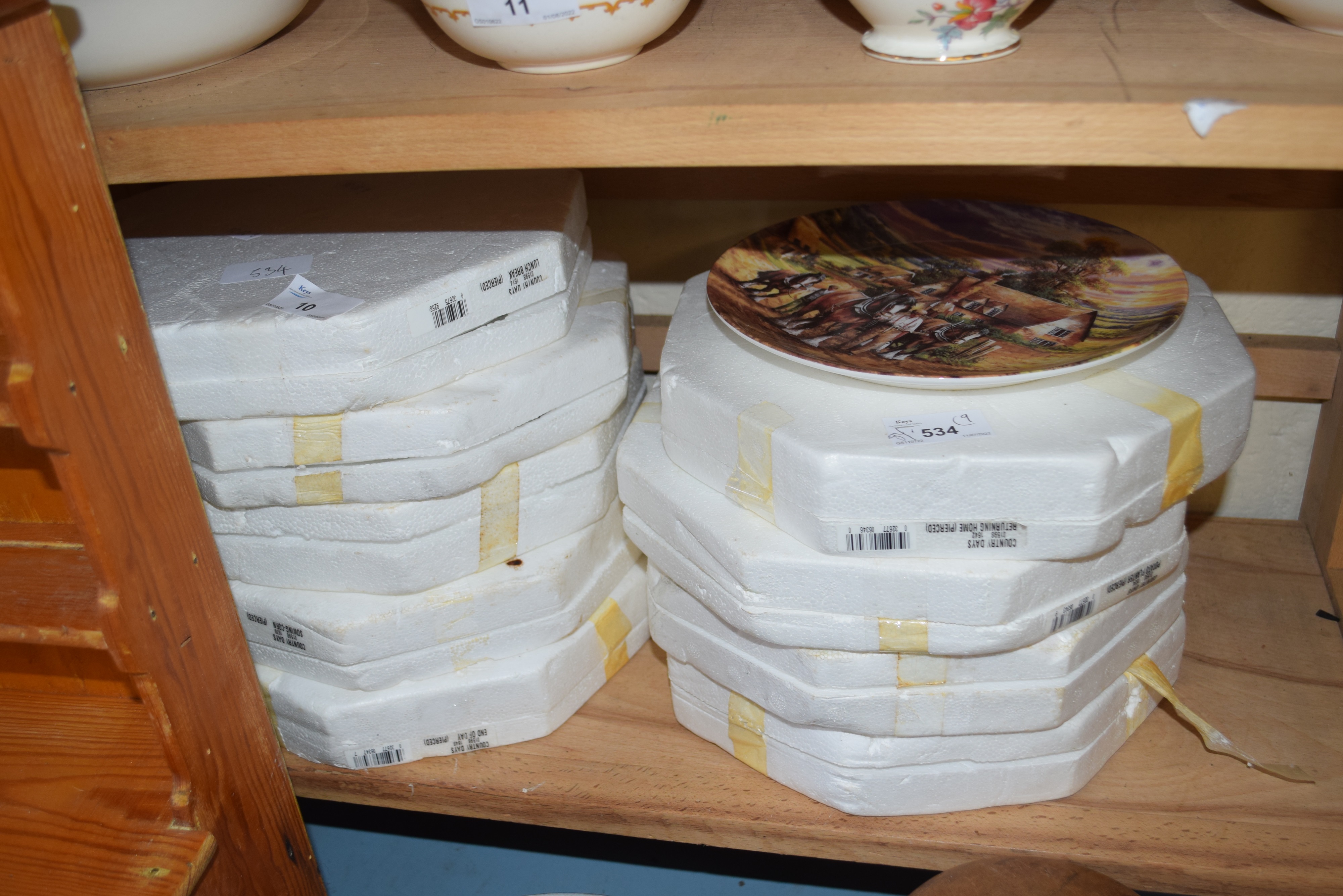 QUANTITY OF BOXED COLLECTORS PLATES