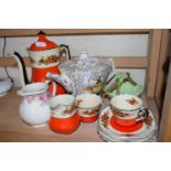 MIXED LOT TO INCLUDE A WEDGWOOD PART TEA SET, CRINOLINE LADY TEA POT AND OTHER CERAMICS