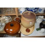 MIXED LOT OF LARGE STONEWARE STORAGE JAR AND OTHER KITCHEN WARES