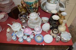 LARGE MIXED LOT OF JAPANESE TEA WARES, VARIOUS VASES, ETC