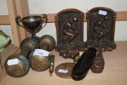 MIXED LOT - VINTAGE METAL DUMBELLS, CAST METAL BOOKENDS, CUT-THROAD RAZOR AND OTHER ITEMS