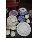 MIXED LOT OF CERAMICS TO INCLUDE QUANTITY OF WEDGWOOD 'BELLE FLEUR' TABLE WARES, A SPODE ITALIAN