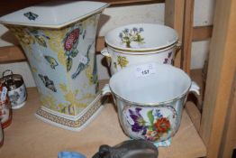 MIXED LOT COMPRISING A SPODE SUMATRA PATTERN VASE AND TWO JARDINIERES (3)
