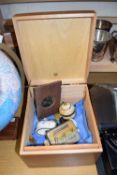 WOODEN BOX CONTAINING MIXED ITEMS TO INCLUDE A MINTONS TABLE LIGHTER