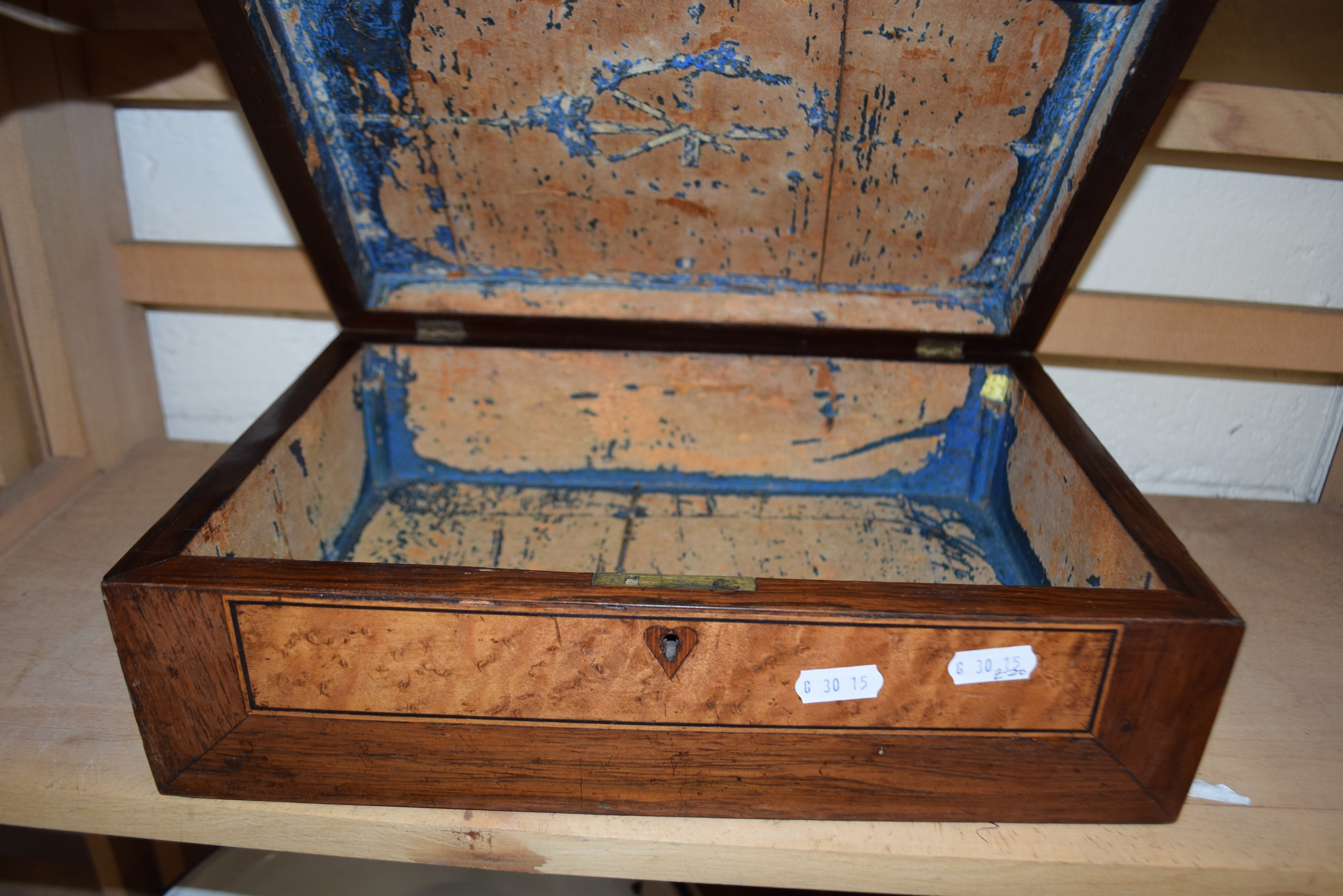 19TH CENTURY HARDWOOD BOX OF HINGED RECTANGULAR FORM, THE LID INLAID WITH DECORATION OF BIRDS ON A