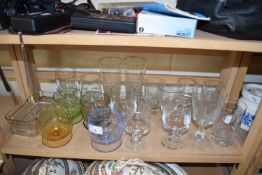 MIXED LOT OF GLASS WARES