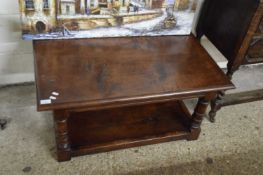 GOOD QUALITY REPRODUCTION RECTANGULAR OAK COFFEE TABLE ON TURNED LEGS, 92CM WIDE
