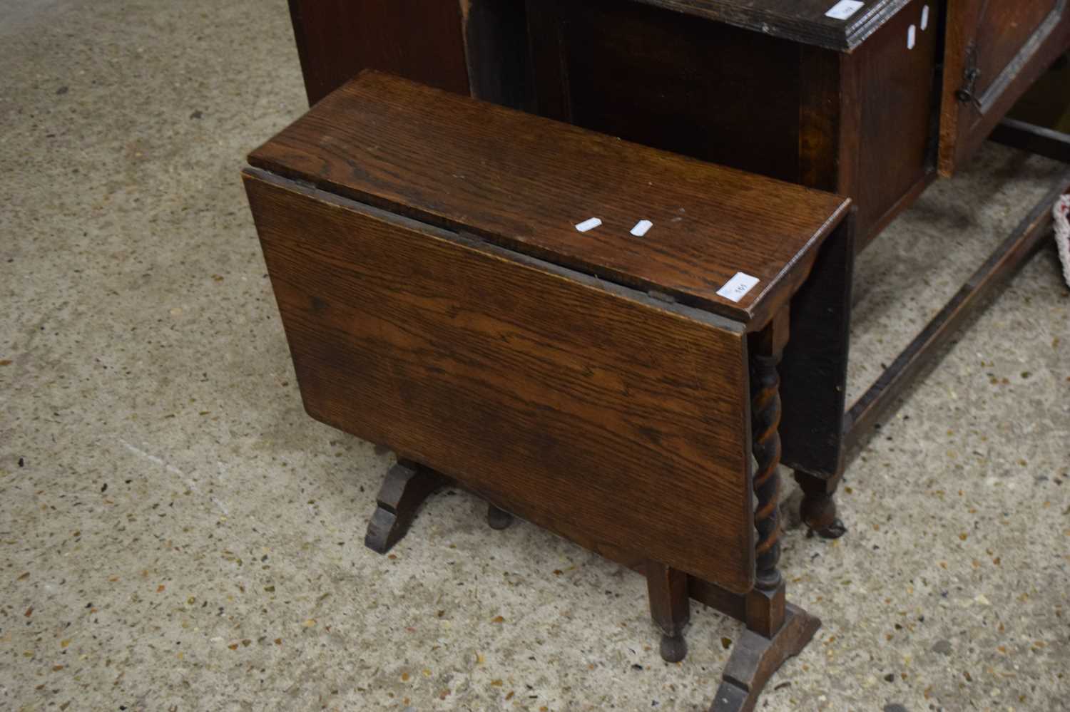 SMALL OAK DROP LEAF OCCASIONAL TABLE, 60CM WIDE