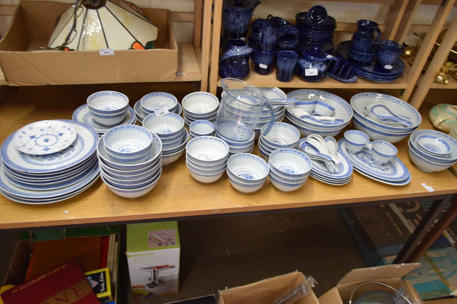 QUANTITY OF MODERN CHINESE BLUE AND WHITE DINNER WARES