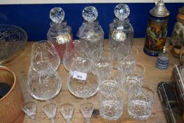 MIXED LOT: SPIRIT DECANTERS, TUMBLERS AND OTHER GLASS WARES