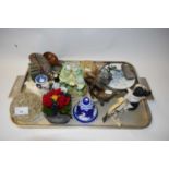 TRAY OF VARIOUS MIXED ORNAMENTS, CERAMICS, ETC