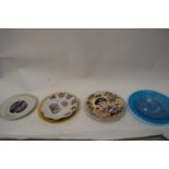 MIXED LOT OF GLASS AND CERAMIC ROYALTY AND OTHER COMMEMORATIVE PLATES