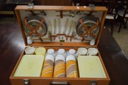 BREXTON CASED PICNIC SET