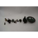 MIXED LOT OF VARIOUS SMALL ITEMS TO INCLUDE OPIUM PIPE, SMALL GLAZED STUDIO BOWLS WITH LIZARD