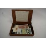 SMALL WOODEN BOX CONTAINING VARIOUS PRE-DECIMAL BRITISH AND FOREIGN COINAGE AND A 10/- AND £1 BANK